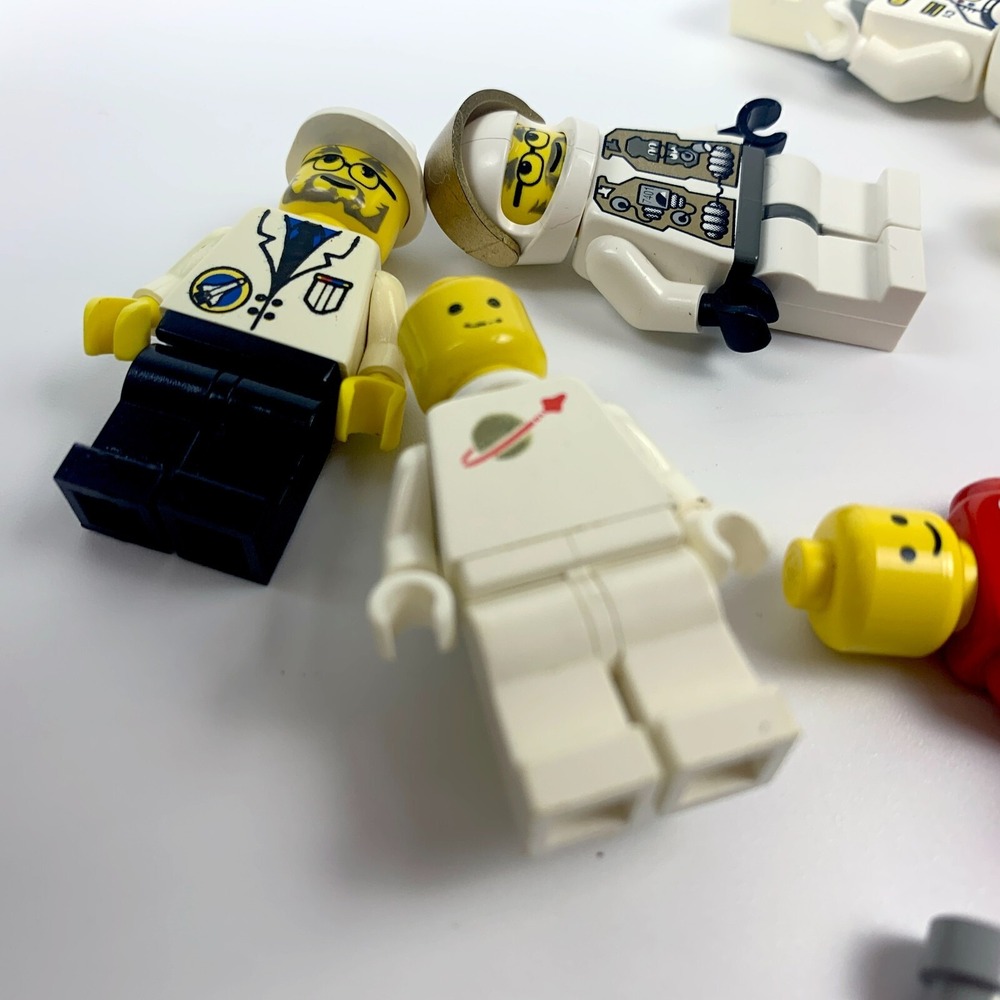 Lego Lot Space VTG‎ White Gray Moon Red White 6 Minifigures Accessories - Picture 10 of 12